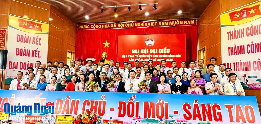 Các vị Ủy viên Ủy ban MTTQ Việt Nam huyện Bình Sơn khoá XI, nhiệm kỳ 2024 – 2029 ra mắt đại hội. 