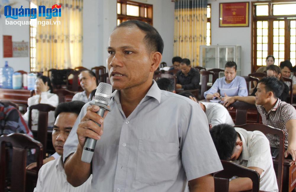 Cử tri Đinh Văn Bồ, thôn Đồng Cần, xã Thanh An kiến nghị tại buổi tiếp xúc cử tri.
