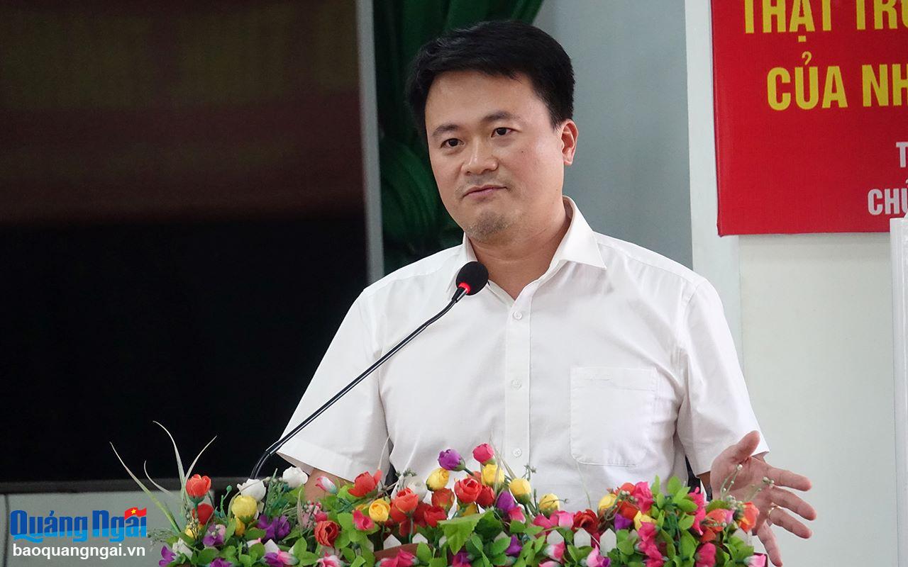 Chủ tịch UBND TP.Quảng Ngãi Trà Thanh Danh trao đổi, giải trình các ý kiến của cử tri thuộc thẩm quyền.