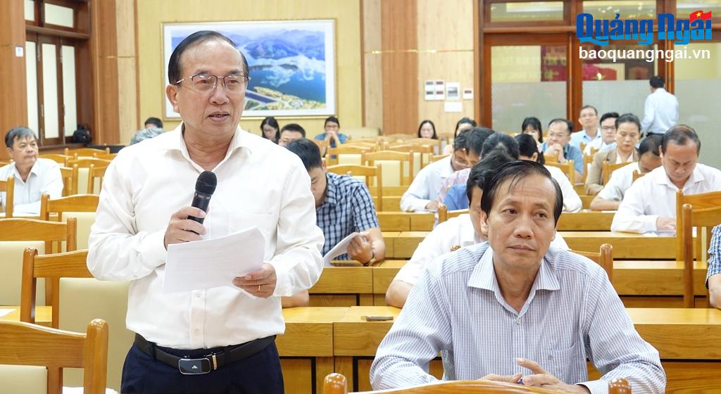 Bí thư Đảng ủy Khối Cơ quan và Doanh nghiệp tỉnh Nguyễn Thanh phát biểu ý tại hội nghị.