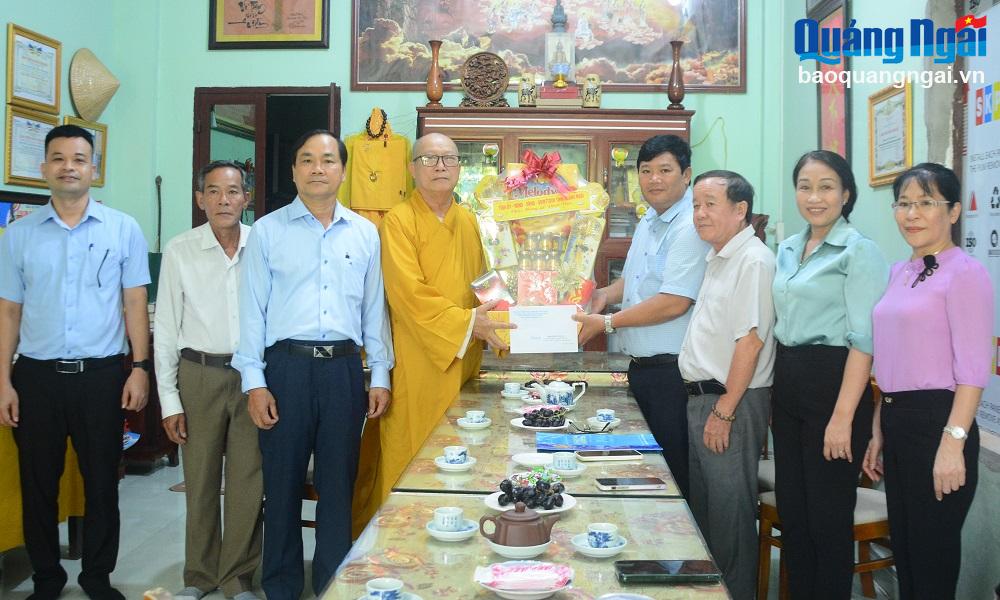 Sở Nội vụ thăm, chúc mừng chức sắc Phật giáo