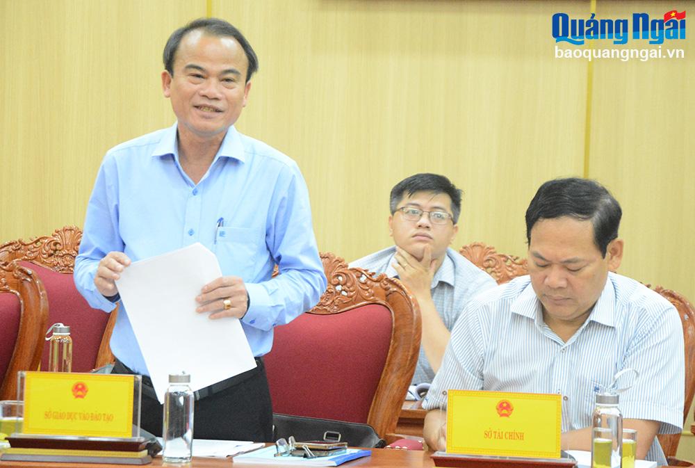 Giám đốc Sở GD&ĐT Nguyễn Ngọc Thái báo cáo tại cuộc họp.