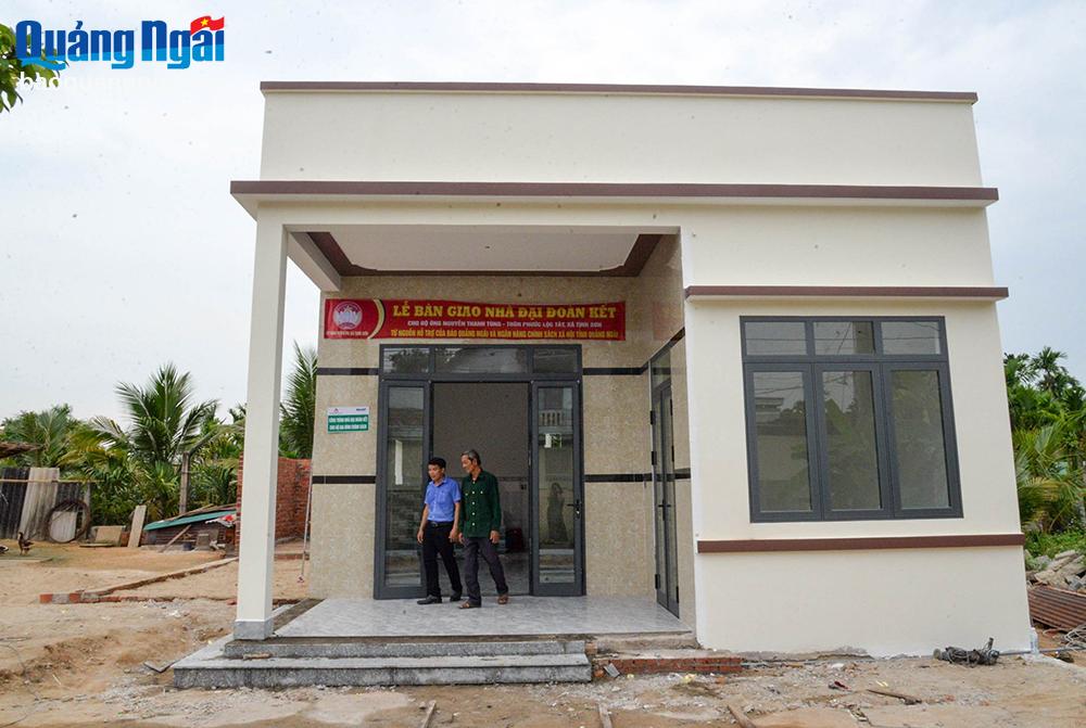 Ngôi nhà mới khang trang, kiên cố vừa được bàn giao cho gia đình ông Nguyễn Thanh Tùng.