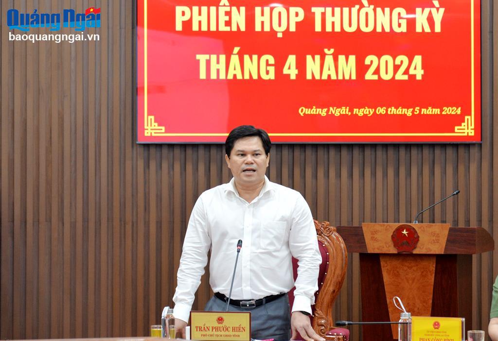 Phó Chủ tịch UBND tỉnh Trần Phước Hiền phát biểu tại cuộc họp.
