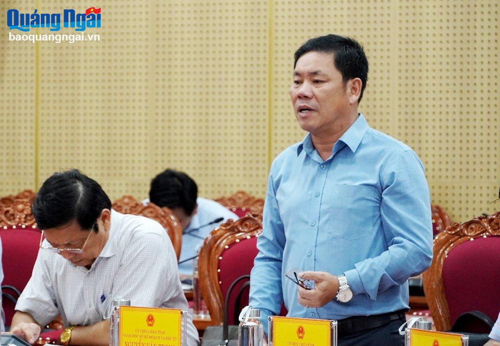 Giám đốc Sở KH&ĐT Nguyễn Văn Trọng phát biểu tại phiên họp.
