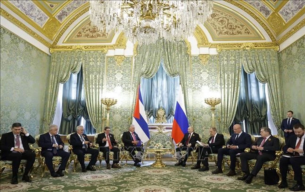 Tổng thống Nga Vladimir Putin và Chủ tịch nước Cuba Miguel Diaz Canel trong cuộc hội đàm ở Moskva ngày 9/5. Ảnh: AFP/TTXVN