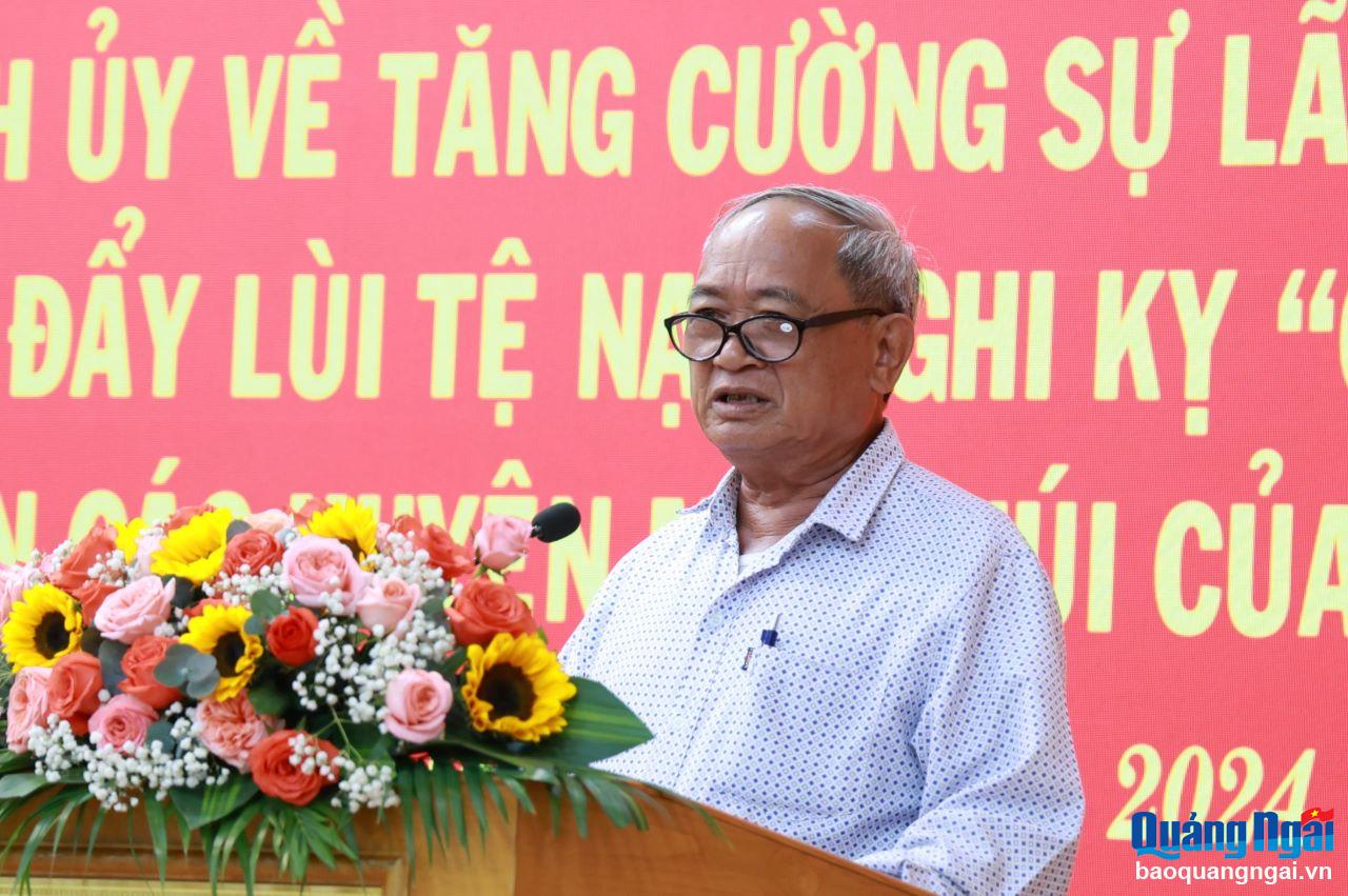 Ông Phạm Văn Néo, người có uy tín ở huyện Ba Tơ phát biểu ý kiến tại hội nghị.