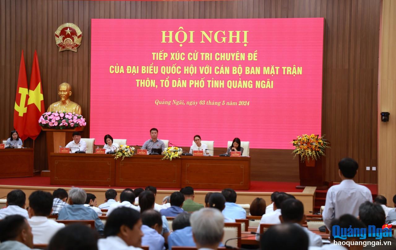 Đoàn ĐBQH tỉnh lắng nghe ý kiến cử tri.