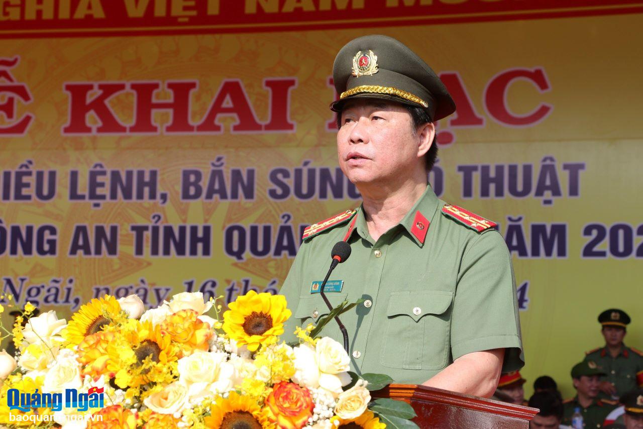 Đại tá Phan Công Bình, Giám đốc Công an tỉnh phát biểu khai mạc hội thi.