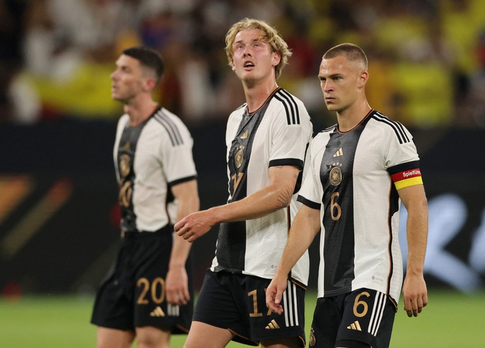 Tuyển Đức thất vọng với trận thua và bị cổ động viên la ó (Ảnh: Reuters)