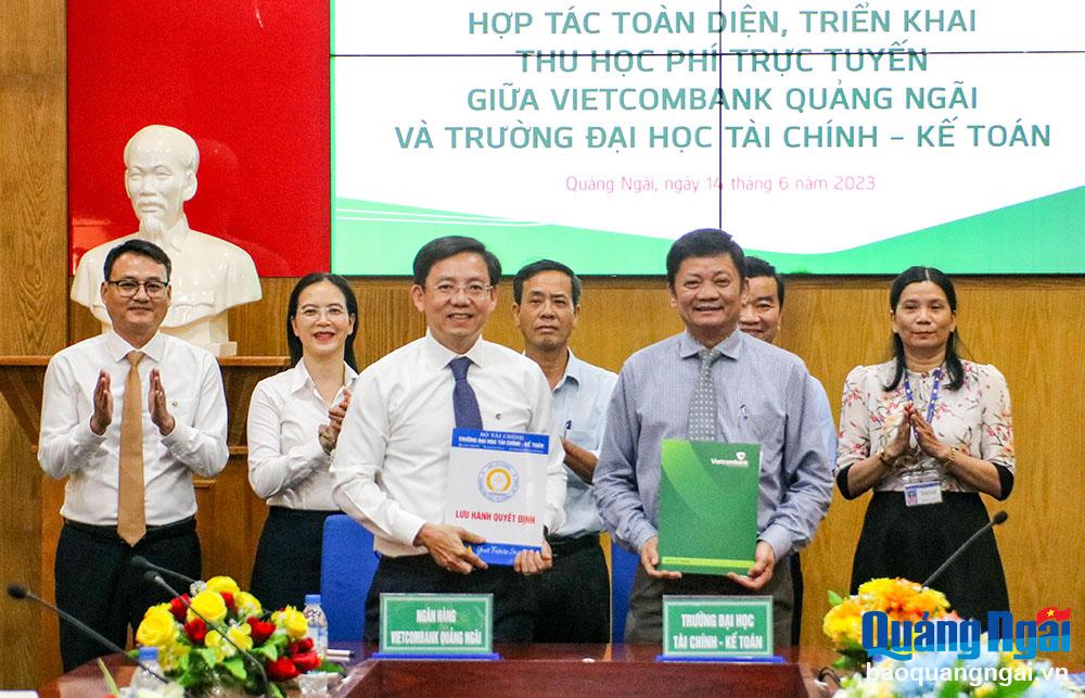 Ký kết hợp tác toàn diện, triển khai thu học phí trực tuyến giữa Vietcombank Quảng Ngãi và Trường Đại học Tài chính – Kế toán.