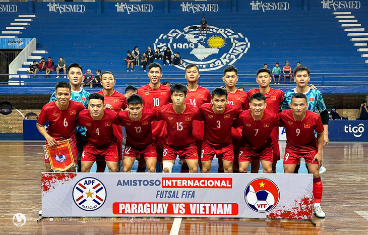 Đội tuyển futsal Việt Nam trong trận giao hữu với Paraguay - Ảnh: VFF