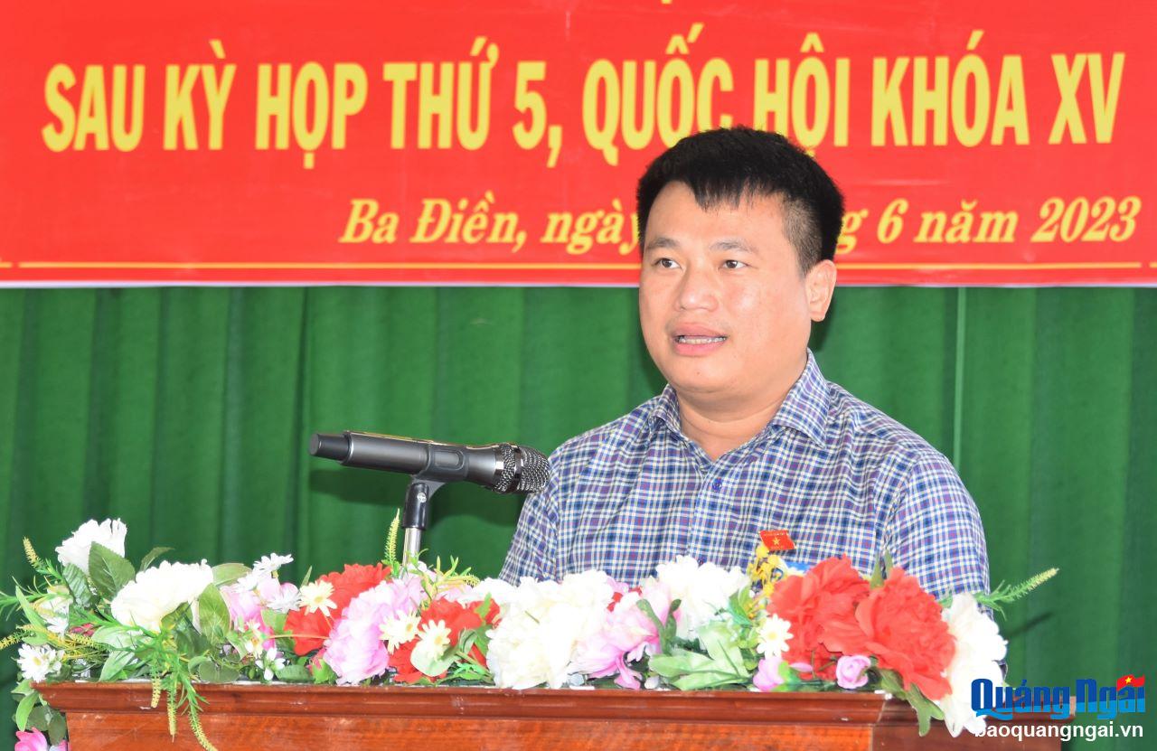 Phó Bí thư Thường trực Tỉnh ủy, Trưởng đoàn ĐBQH tỉnh Đặng Ngọc Huy phát biểu tại buổi tiếp xúc.