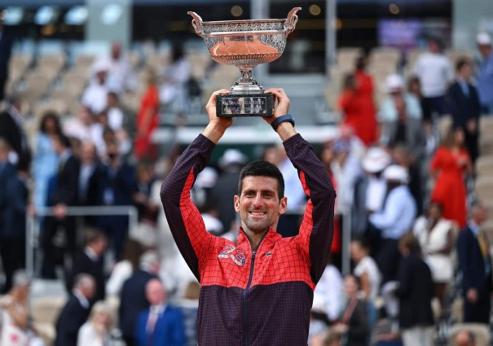 Novak Djokovic trở thành tay vợt đầu tiên giành 23 Grand Slam. 