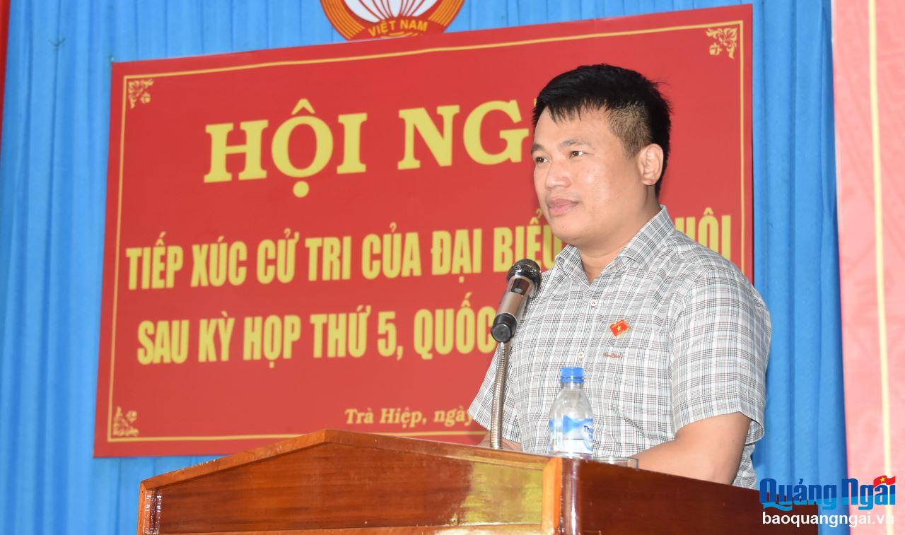 Phó Bí thư Thường trực Tỉnh ủy, Trưởng đoàn ĐBQH tỉnh Đặng Ngọc Huy phát biểu tại buổi tiếp xúc.