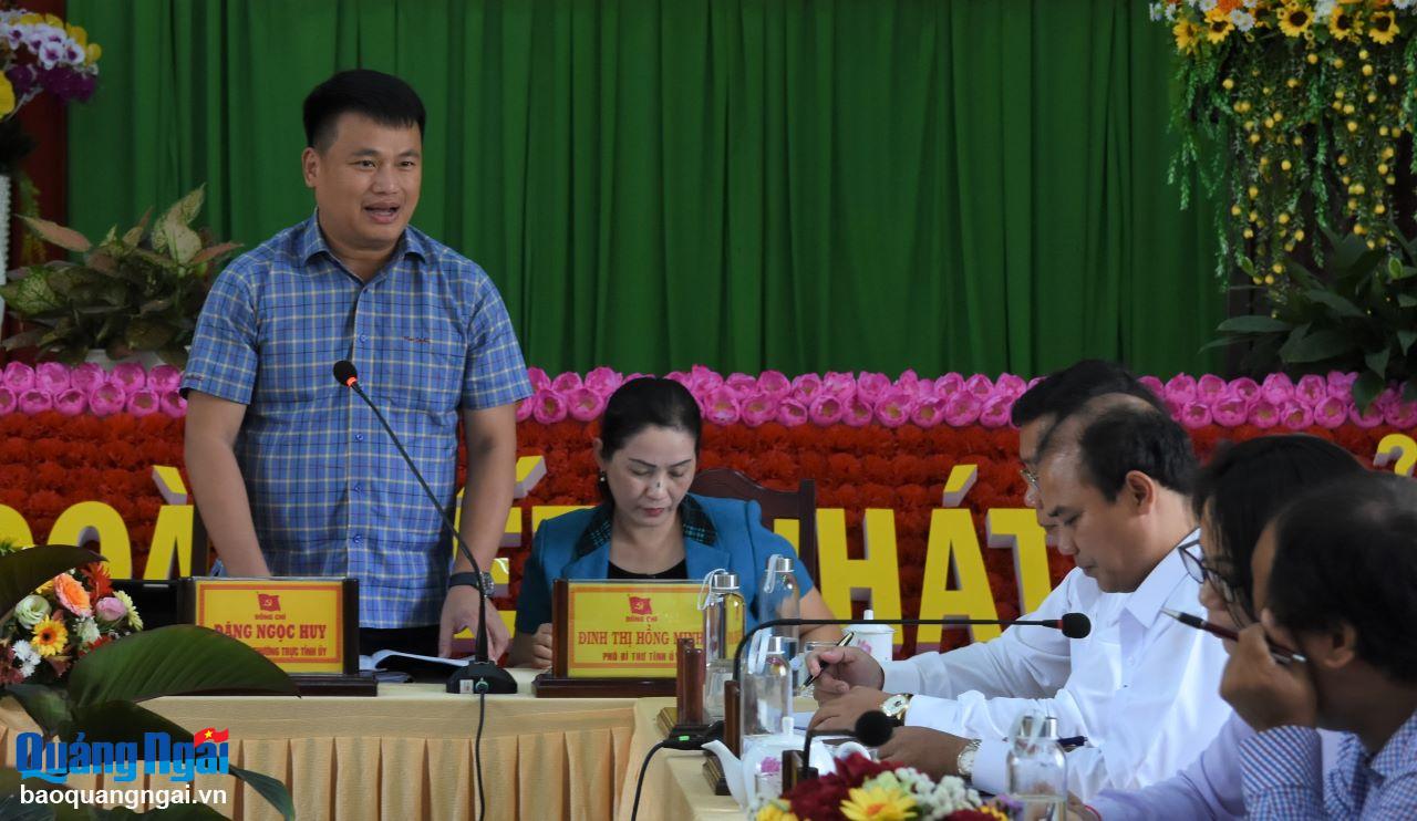 Phó Bí thư Thường trực Tỉnh ủy, Trưởng đoàn ĐBQH tỉnh Đặng Ngọc Huy phát biểu tại buổi làm việc.