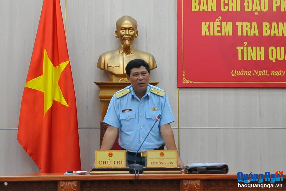 Thiếu tướng Lê Hồng Sơn chủ trì buổi kiểm tra.