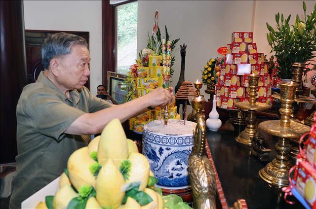 Chủ tịch nước Tô Lâm dâng hương tưởng niệm Đại tướng Võ Nguyên Giáp tại Khu Di tích Quốc gia đặc biệt rừng Trần Hưng Đạo.