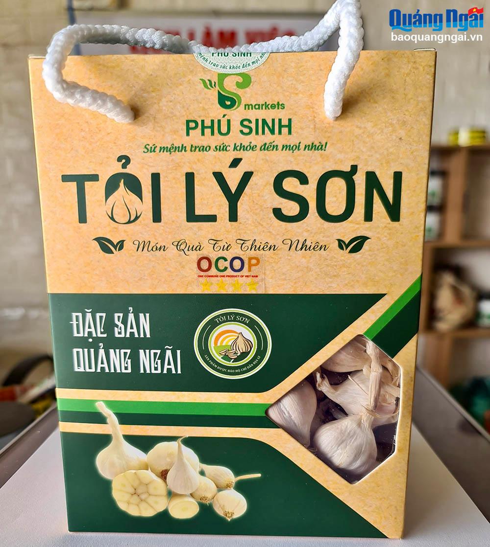 Tỏi Lý Sơn được trồng tại đảo, đóng gói xuất bán ra thị trường bởi Công ty TNHH Thương mại và Dịch vụ Phú Sinh.
