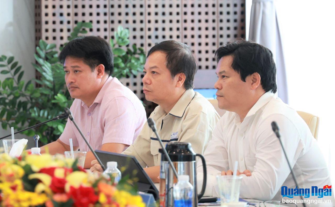 Lãnh đạo UBND tỉnh và Công ty CP Thép Hòa Phát Dung Quất dự buổi làm việc.