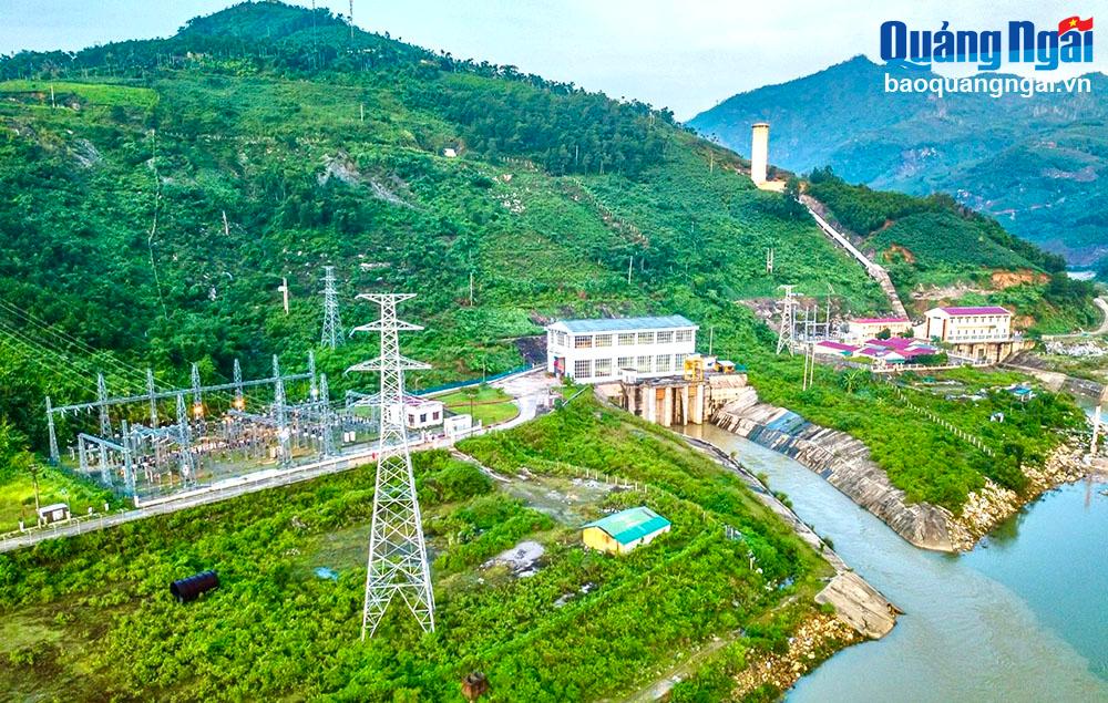  Cụm Nhà máy Thủy điện Đakđrinh và Thủy điện Sơn Tây, ở xã Sơn Tân (Sơn Tây).