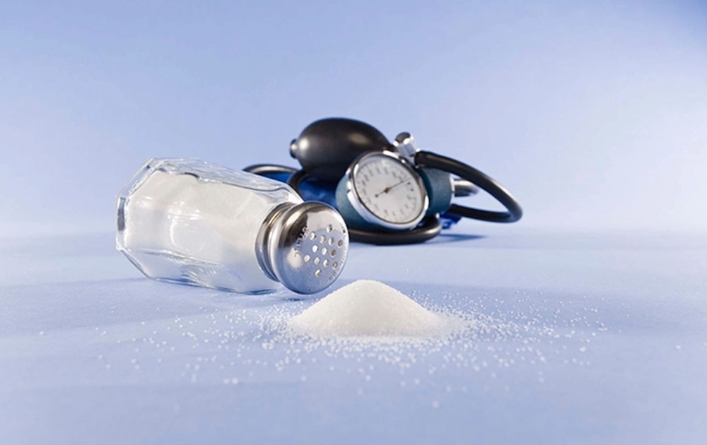 Ăn nhiều muối làm tăng nguy cơ tăng huyết áp.