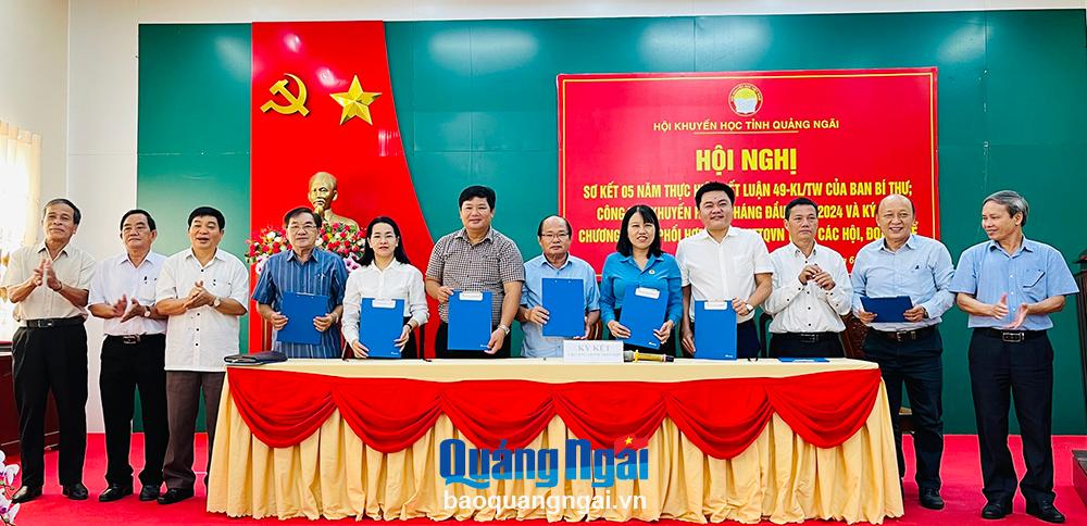 Hội Khuyến học tỉnh ký kết chương trình phối hợp với Ủy ban MTTQ Việt Nam tỉnh, các hội, đoàn thể.