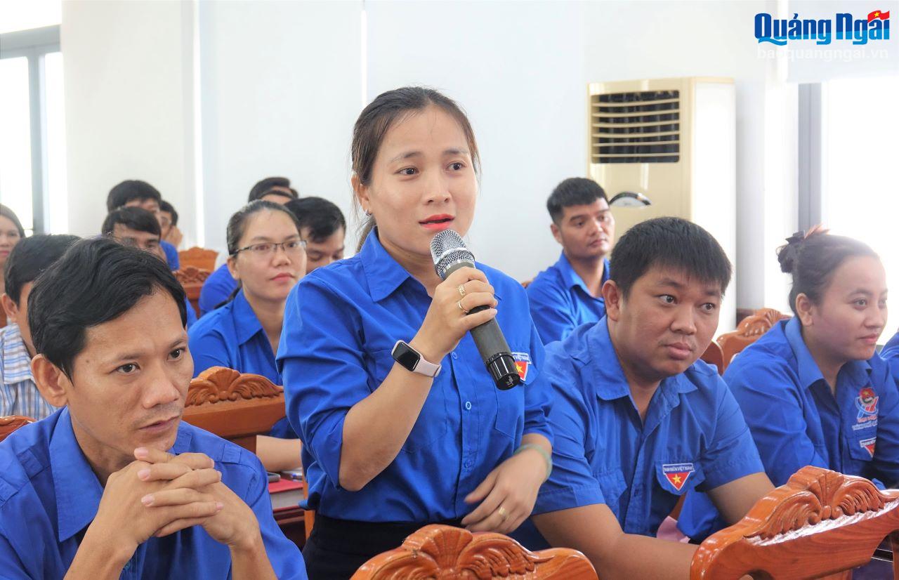 Chị Bùi Thị Thảo Nhi chia sẻ về cơ hội việc làm và đề xuất các thiết chế xã hội cho công nhân.