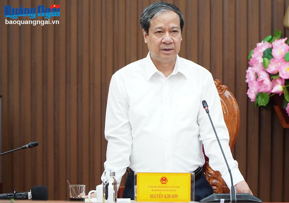 Bộ trưởng Bộ GD&ĐT Nguyễn Kim Sơn phát biểu tại buổi làm việc.