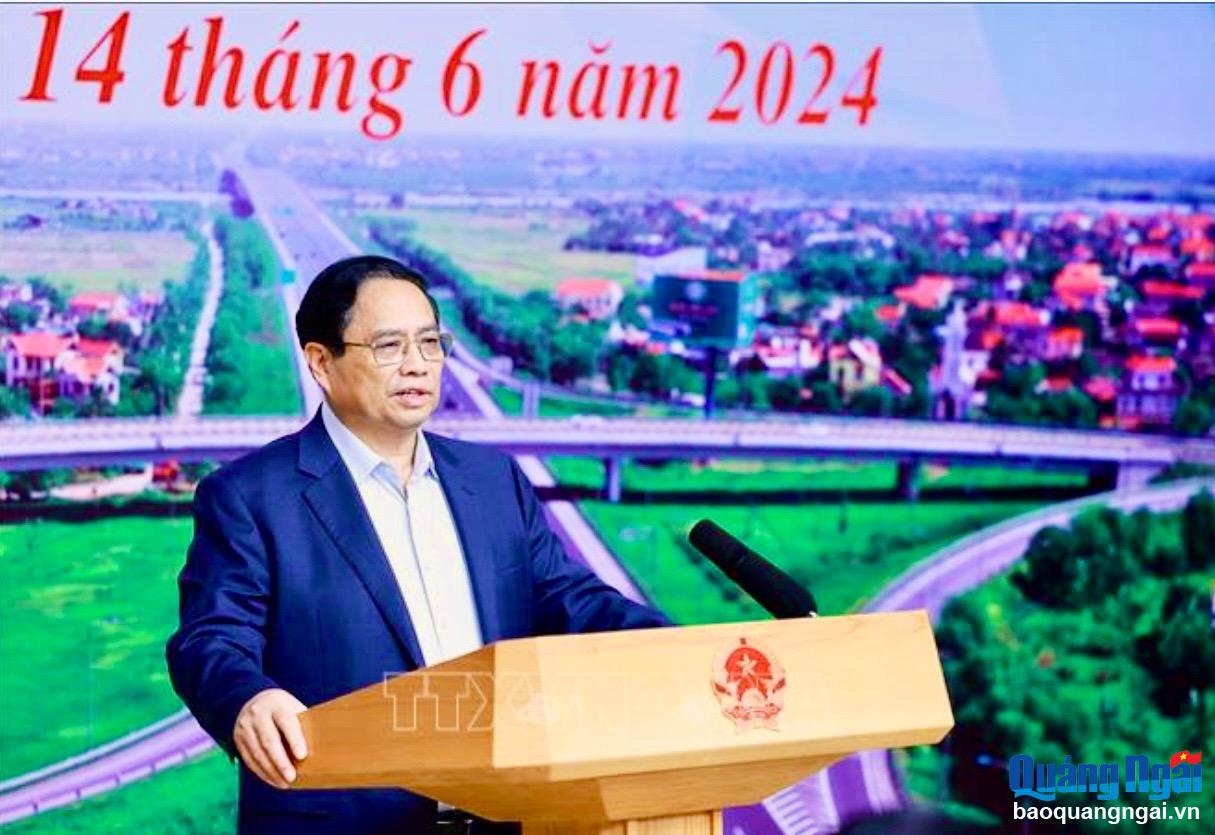 Thủ tướng Chính phủ Phạm Minh Chính phát biểu kết luận tại phiên họp.