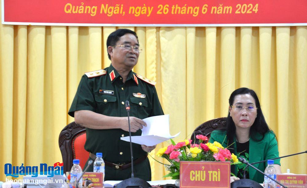 Trung tướng Trịnh Đình Thạch - Bí thư Đảng ủy, Chính ủy Quân khu 5 dự và phát biểu chỉ đạo hội nghị.