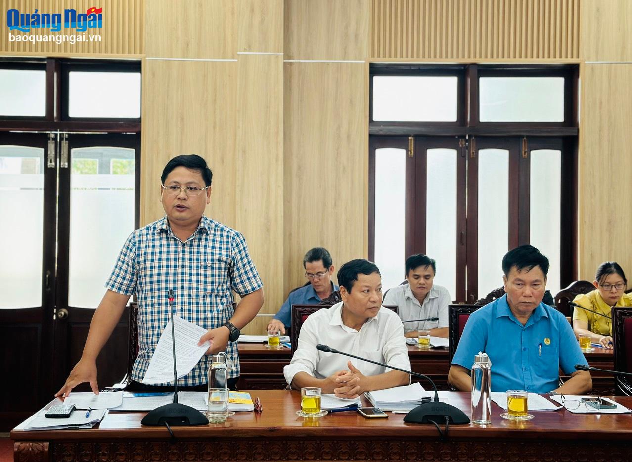 Phó Giám đốc Sở TN&MT Võ Minh Vương nêu ý kiến tại cuộc họp.