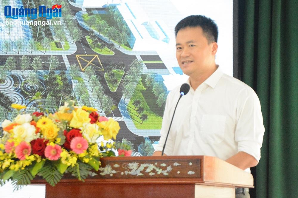Chủ tịch UBND TP.Quảng Ngãi Trà Thanh Danh giải trình các ý kiến tại kỳ họp. 