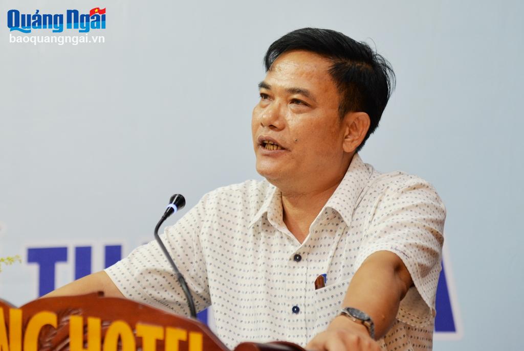 Phó Trưởng ban Thường trực Ban Tuyên giáo Tỉnh ủy Nguyễn Văn Dũng phát biểu tại tọa đàm.
