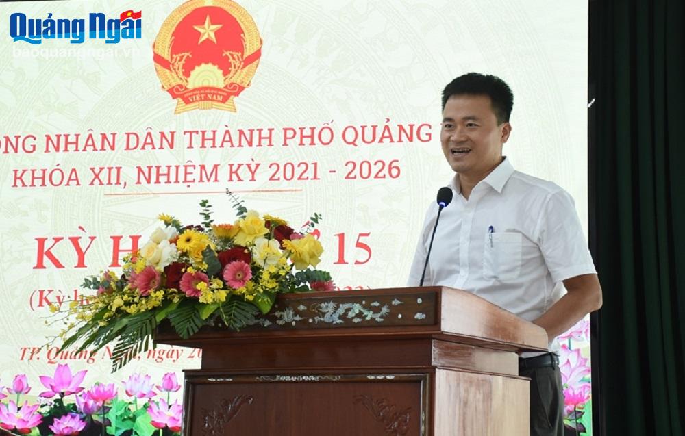 Chủ tịch UBND TP.Quảng Ngãi Trà Thanh Danh giải trình các ý kiến đại biểu nêu tại kỳ họp.