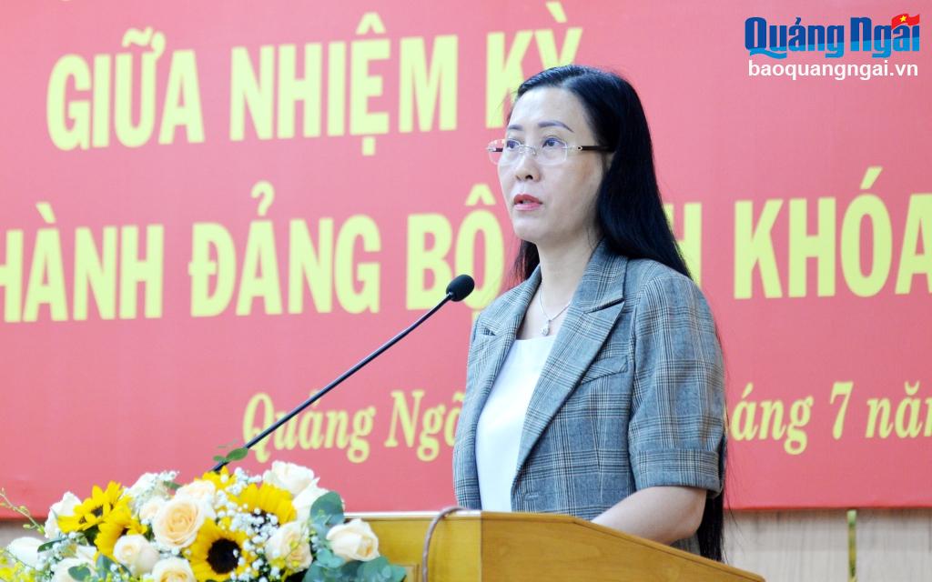 Ủy viên Trung ương Đảng, Bí thư Tỉnh ủy, Chủ tịch HĐND tỉnh Bùi Thị Quỳnh Vân phát biểu khai mạc hội nghị.
