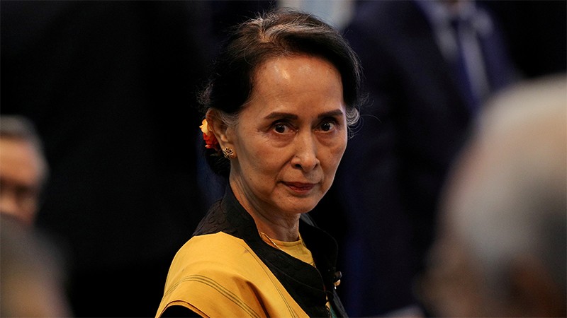 Cựu Cố vấn nhà nước Myanmar San Suu Kyi được đưa ra khỏi trại giam