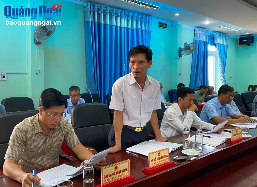 Lãnh đạo UBND huyện Trà Bồng trao đổi tại buổi làm việc.
