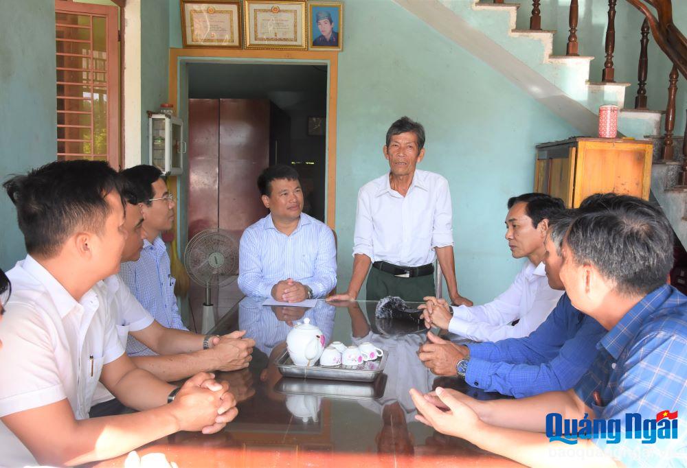 Ông Lâm Minh Thuấn (67 tuổi), thương binh thương tật 21% ở thôn 1, xã Nghĩa Lâm cảm ơn sự quan tâm các đồng chí lãnh đạo tỉnh và các cấp chính quyền đối với gia đình chính sách, người có công với cách mạng.