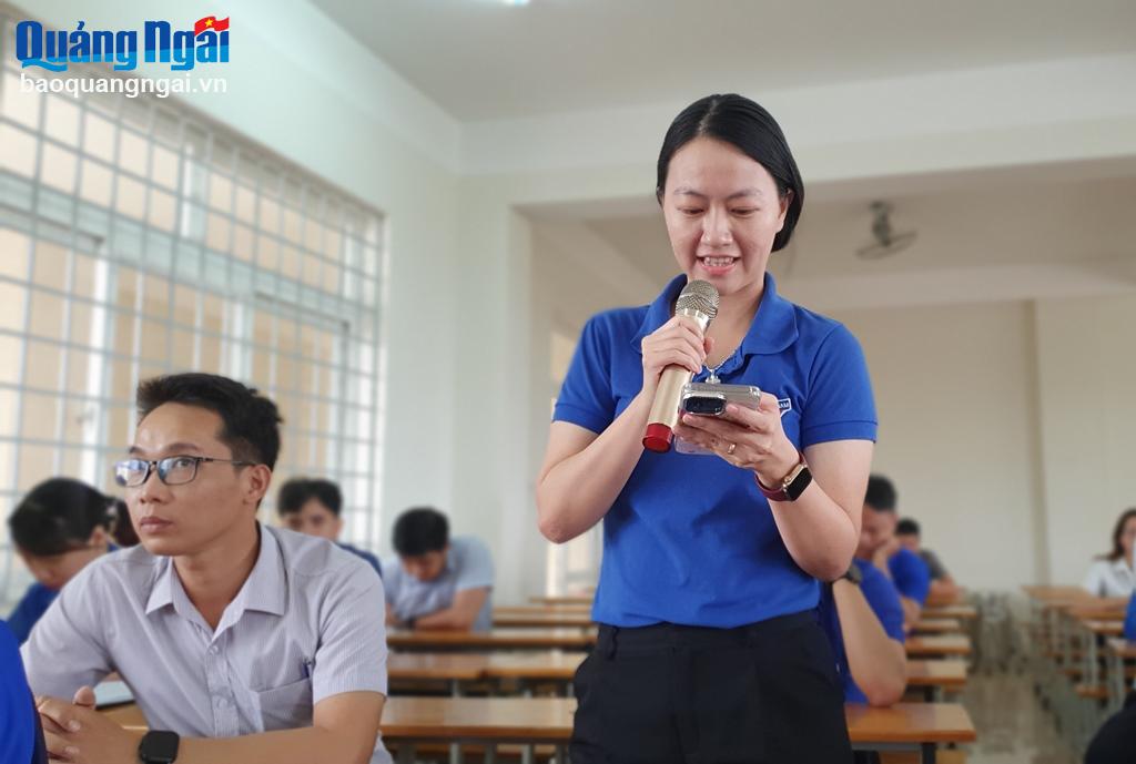 Bí thư Chi đoàn Sở KH&CN Huỳnh Linh Phượng nêu ý kiến tại hội nghị.