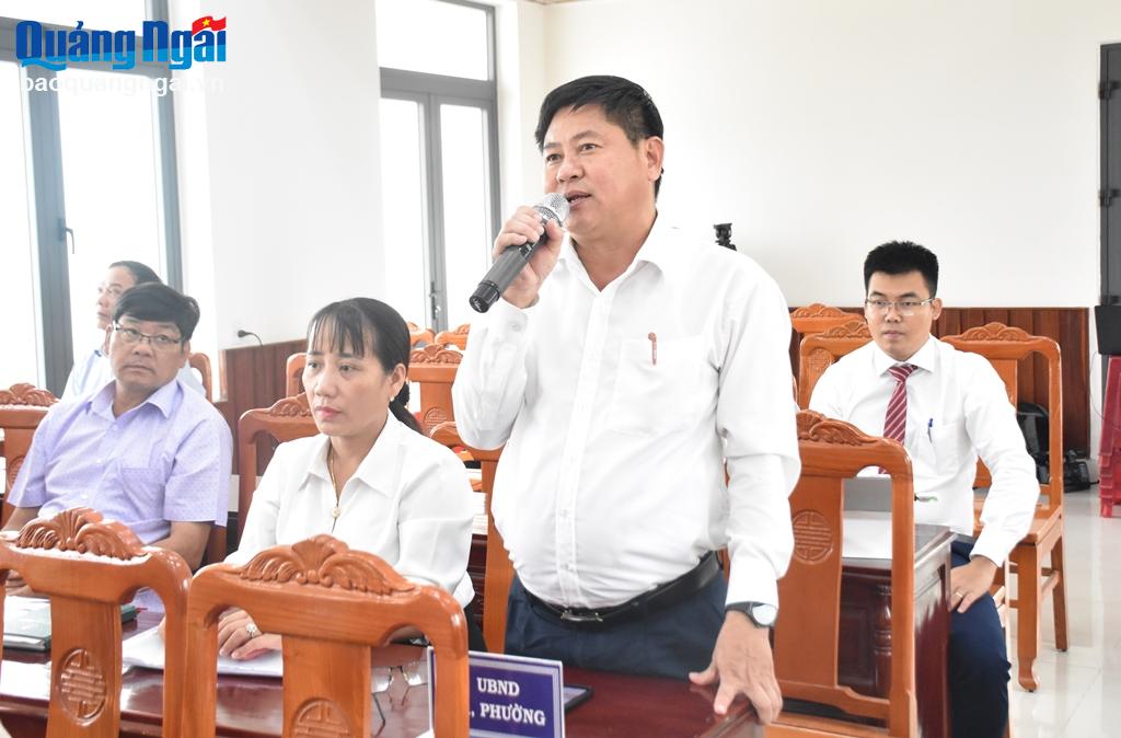 Phó Giám đốc Kho bạc Nhà nước tỉnh Phạm Văn Đông nêu ý kiến tại phiên họp sáng 30/7.