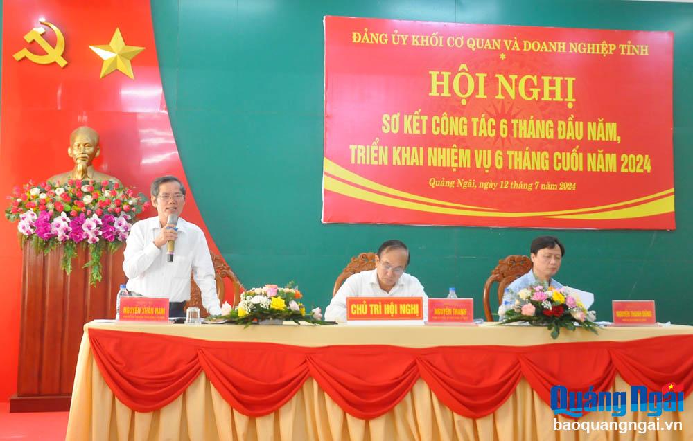 Các đồng chí Thường trực Đảng ủy Khối Cơ quan và Doanh nghiệp tỉnh chủ trì hội nghị.