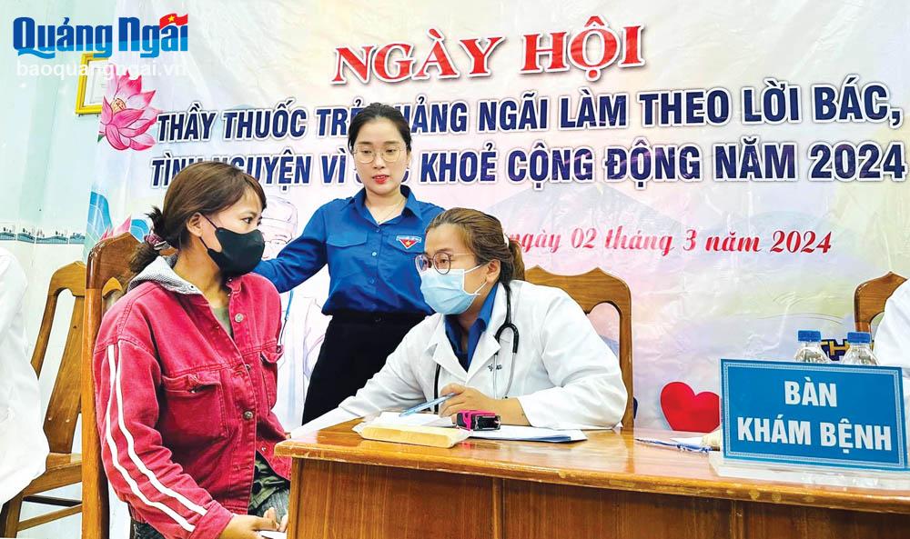 Tỉnh đoàn phối hợp với các đơn vị tổ chức khám, phát thuốc cho thanh niên vùng cao.  		                     Ảnh: PV