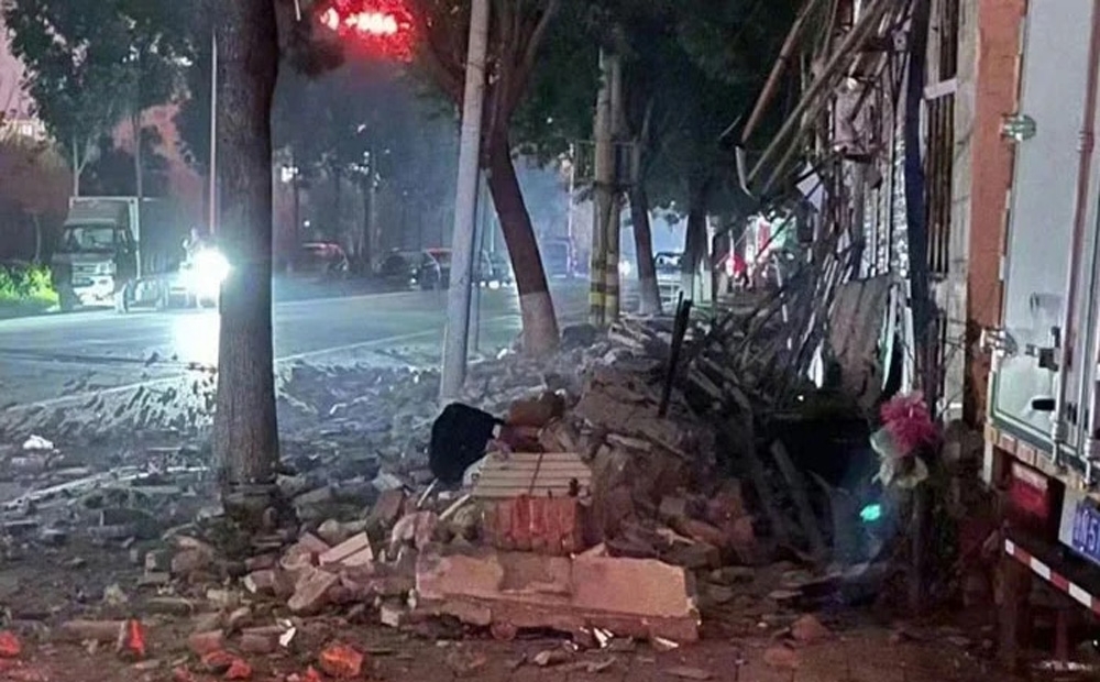 Động đất ở Trung Quốc: Hàng chục người bị thương, cả trăm ngôi nhà đổ sập