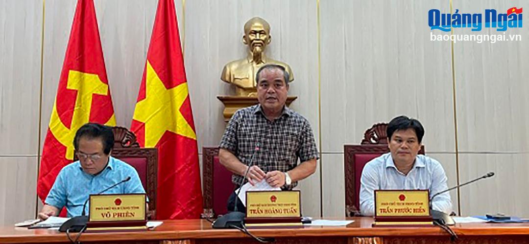 Phó Chủ tịch Thường trực UBND tỉnh Trần Hoàng Tuấn phát biểu kết luận tại cuộc họp