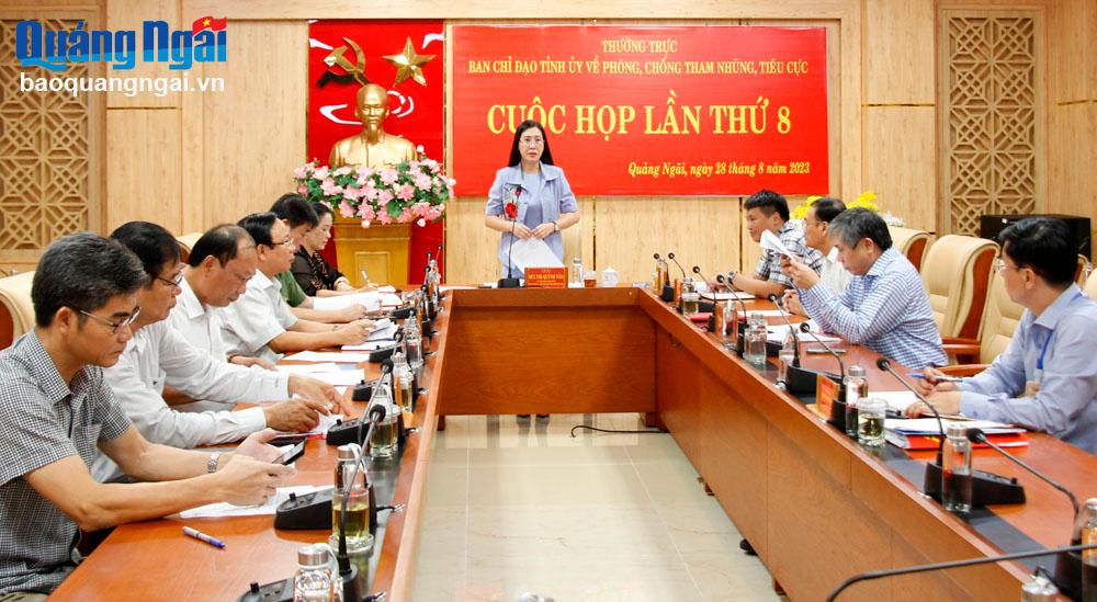 Ủy viên Trung ương Đảng, Bí thư Tỉnh ủy, Chủ tịch HĐND tỉnh Bùi Thị Quỳnh Vân phát biểu tại cuộc họp