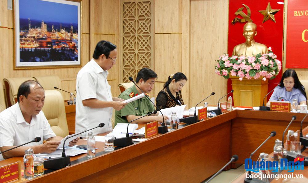 Trưởng Ban Nội chính Tỉnh ủy Lương Kim Sơn trình bày báo cáo tại cuộc họp
