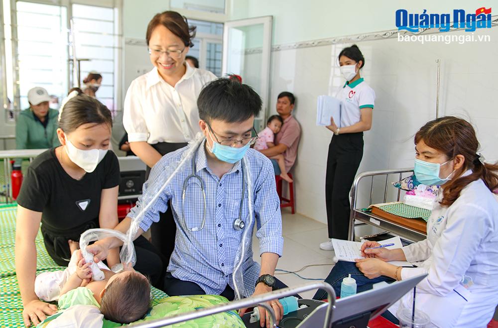 Khám sàng lọc bệnh tim miễn phí cho 500 trẻ em nghèo huyện Bình Sơn