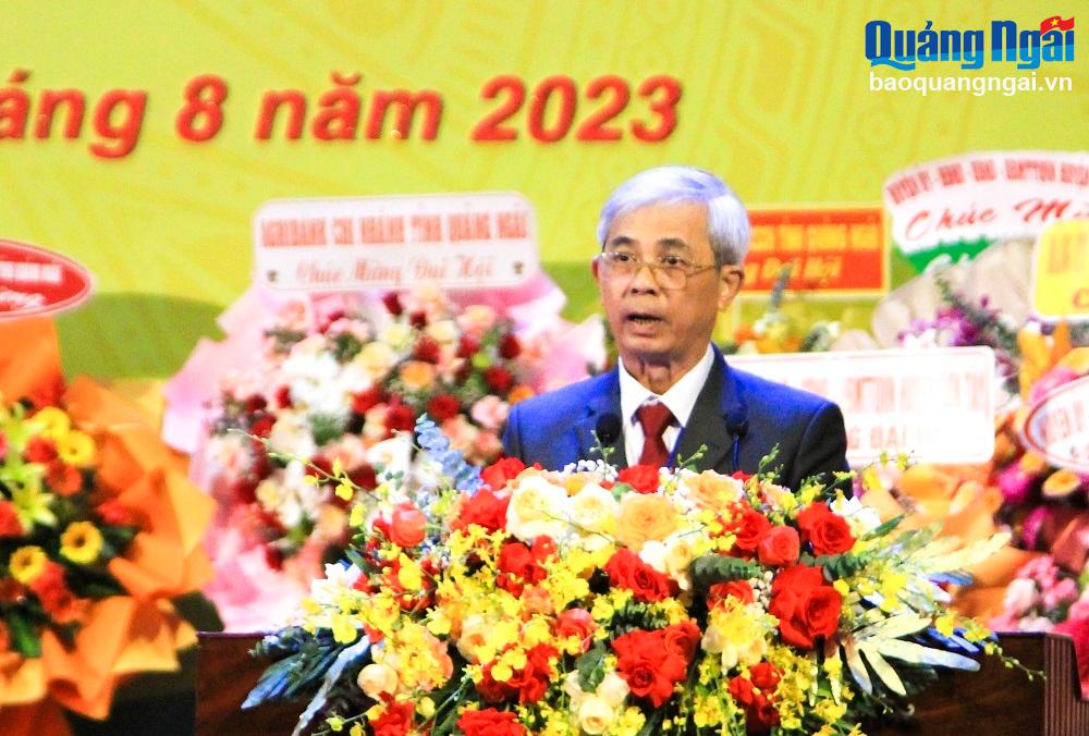 Chủ tịch Hội Nông dân tỉnh Võ Tấn Lãm trình bày Báo cáo kiểm điểm của Ban Chấp hành Hội Nông dân tỉnh khóa XVI.