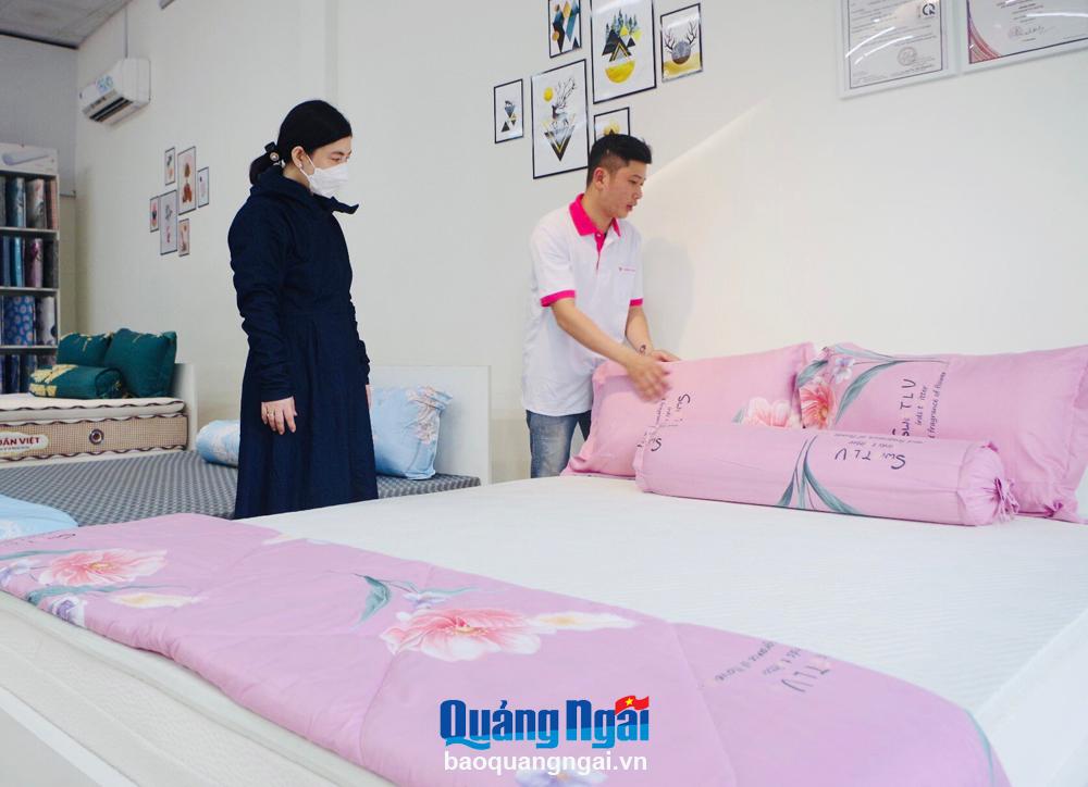 Sản phẩm chăn, ga, gối, đệm sản xuất trong nước được nhiều người tiêu dùng lựa chọn.                                  ẢNH: HIỀN THU